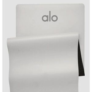 Brand New Alo Warrior Mat in Dove Gray NWT never used or opened